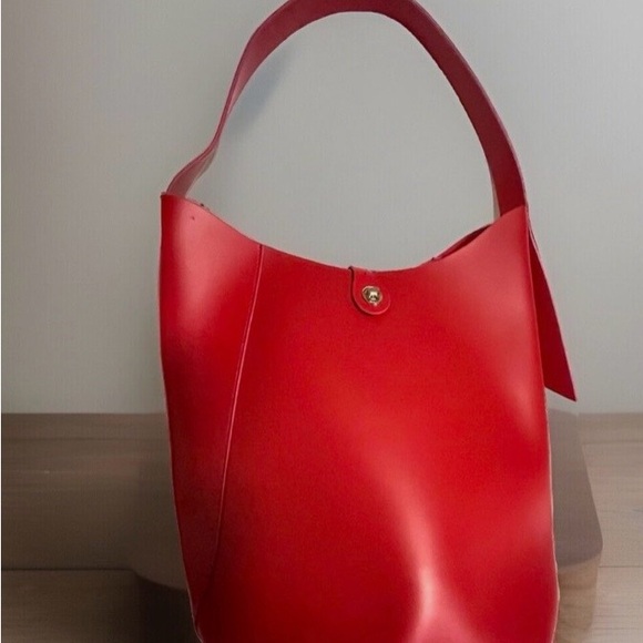 Elizabeth Arden Scarlet Hobo Bag - Picture 4 of 6